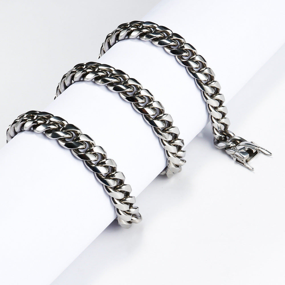 18K gold-plated Cuban chain close-up detail — NOXMAJOR