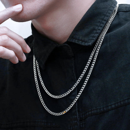 Man wearing NOXMAJOR 18K gold-plated Miami Cuban chain